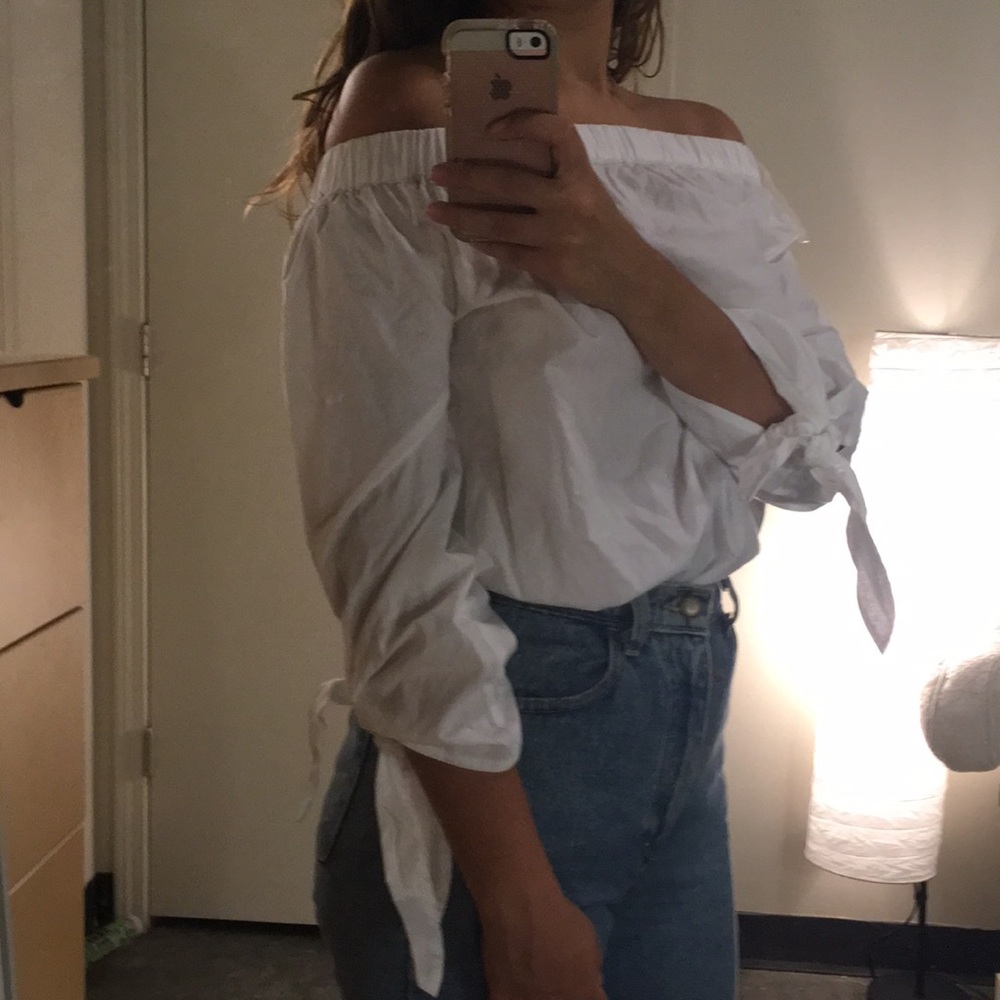 White off the shoulder top w/ bow sleeve